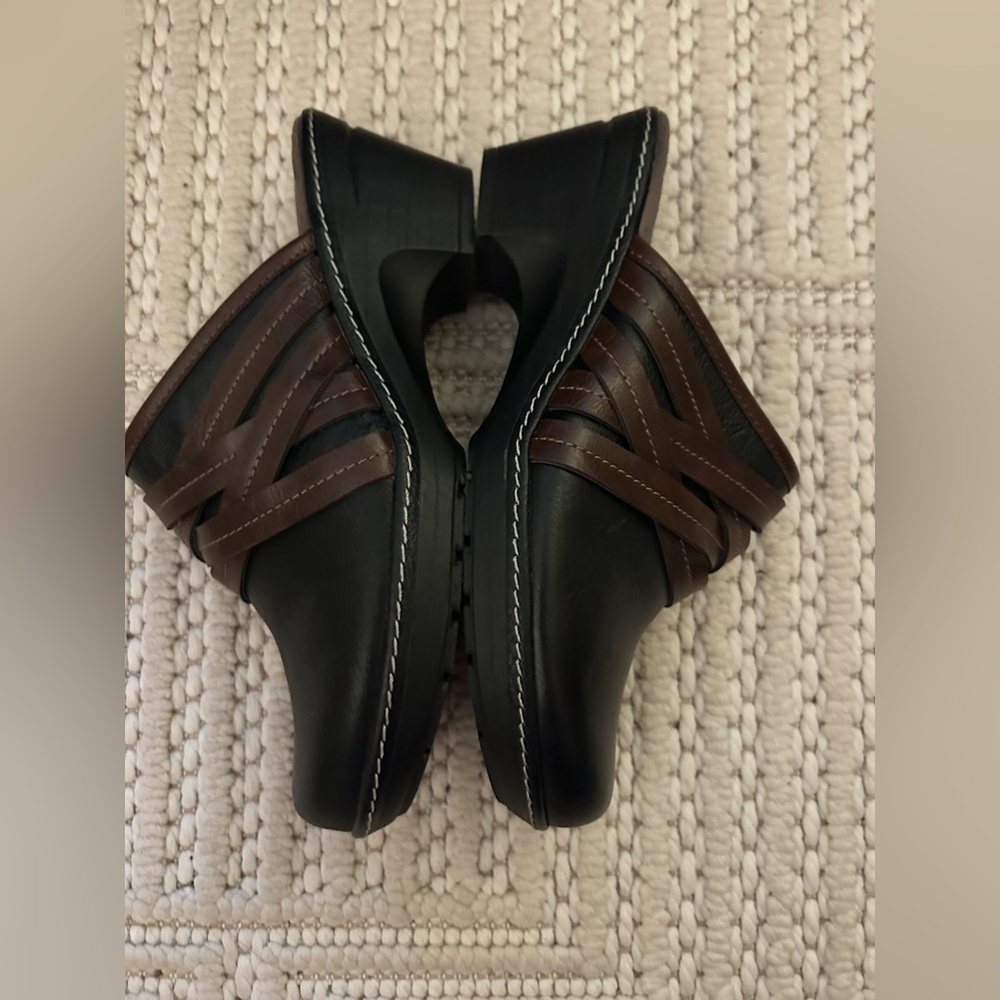 EuroSoft Women’s Black Clog Mules with Brown Strap Detail - Picture 5 of 7
